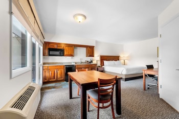 Standard Room, 1 King Bed, Jetted Tub, River View
