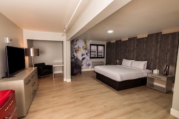 Suite, 1 King Bed, Non Smoking