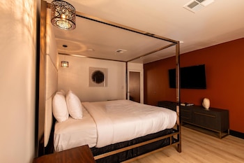 Suite, 2 Bedrooms, Non Smoking (Penthouse, 2 King Beds)