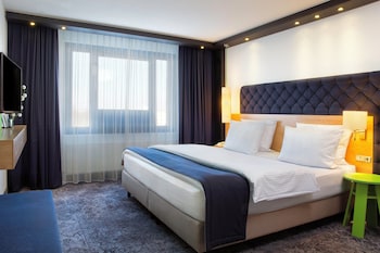 Suite, 1 Bedroom, Kitchen (Living/Dining Area)