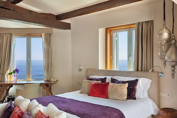 Suite, Hill View (Hillside Rooftop)