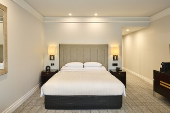 Premium Room, 1 King Bed, Corner