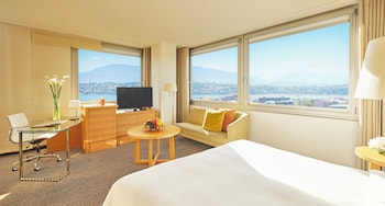 Junior Suite, 1 King Bed, Lake View