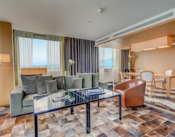 Presidential Suite, Lake View