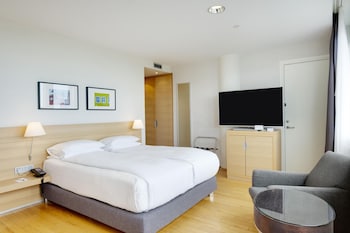 Queen Room with Mountain View