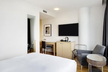Queen Room with Mountain View