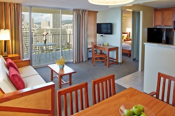 Suite, 1 Bedroom, Partial Ocean View (1 Queen Bed)