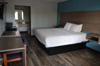 Deluxe Room, 1 King Bed, Smoking