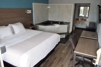 Room, 1 King Bed, Non Smoking, Hot Tub