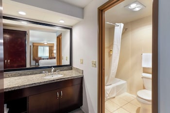 Deluxe 2 Queen Bed Interior
