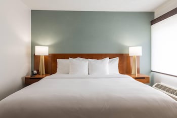 Standard Room, 1 King Bed, Non Smoking