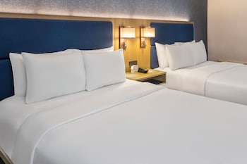 Room, 2 Queen Beds, Non Smoking, Ground Floor