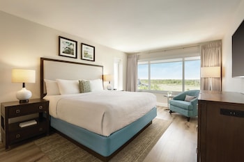 Suite, 1 King Bed, River View