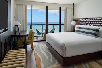 Club Room, 1 King Bed, Oceanfront