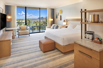 Room, 1 King Bed, Roll-In Shower, Partial Ocean View (Rainbow Tower, Renovated)