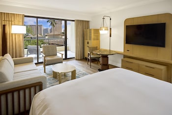 Room, 2 Double Beds, Resort View (Ali'i Tower, Private check-in)