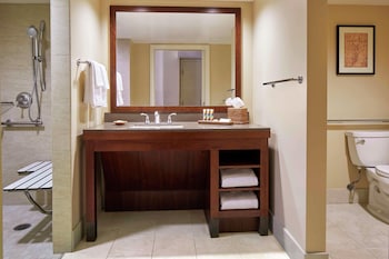 Room, 1 King Bed, Roll-In Shower, Resort View