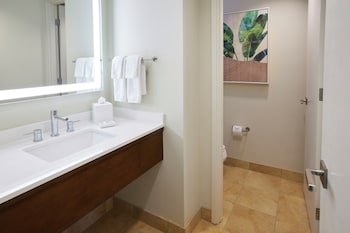 Suite, 1 Bedroom, Ocean View (2 Queen Beds, Tapa Collection)