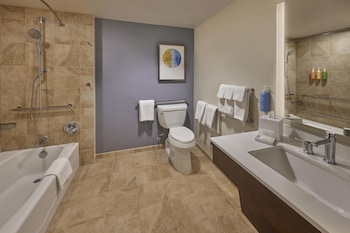 Room, 2 Queen Beds, Accessible, Ocean View (Bathtub)