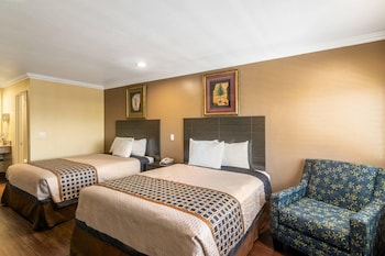 Deluxe Room, 2 Queen Beds, Non Smoking