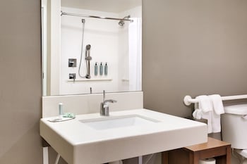 Room, 1 King Bed, Hearing Accessible (Transfer Shower)