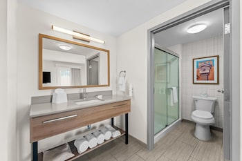 Studio, 1 King Bed, Kitchenette