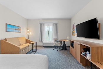 Room, 1 King Bed, Refrigerator & Microwave