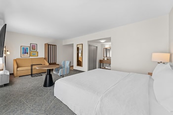 Studio, 1 King Bed, Kitchenette