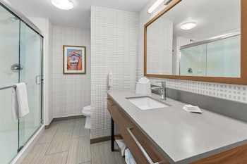 Room, 1 King Bed, Refrigerator & Microwave
