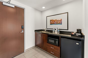Studio, 1 King Bed, Kitchenette