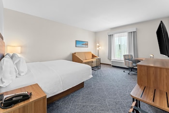Room, 1 King Bed, Refrigerator & Microwave