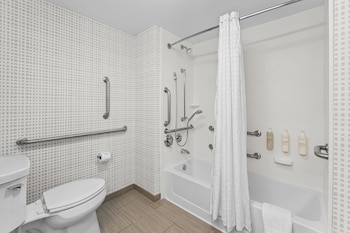 Room, 2 Queen Beds, Accessible, Non Smoking