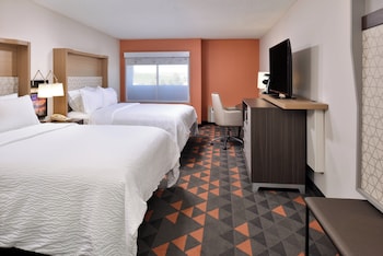Standard Room, 2 Queen Beds, Pool View