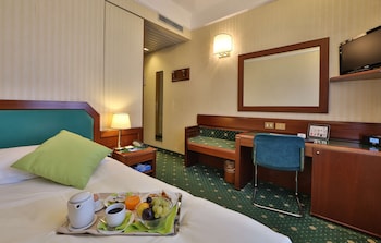 Standard Room, 1 Queen Bed