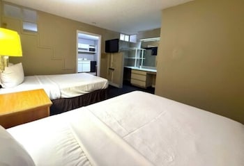 2 Full Beds with Kitchenette Non-Smoking