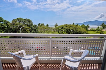 2 Double Beds Premium Seaview