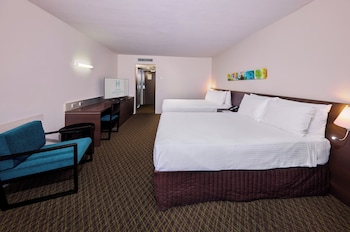 2 Double Beds Premium Seaview