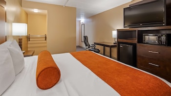 Standard Room, 1 King Bed, Non Smoking, Refrigerator & Microwave