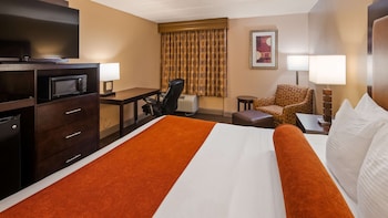 Standard Room, 1 King Bed, Accessible, Bathtub