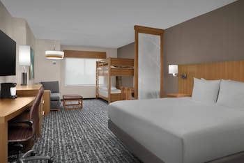 Family Room- Multiple Beds (King, 2 Twin bunk beds, sofa bed)