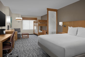 Family Room- Multiple Beds (King, 2 Twin bunk beds, sofa bed)