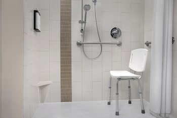 Room, Multiple Beds, Accessible, Bathtub