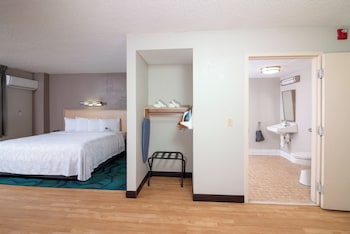 Superior Room, 1 King Bed (Accessible,Smoke Free, Roll-In Shower)