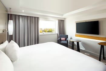 Standard Room, 1 Queen Bed, Accessible