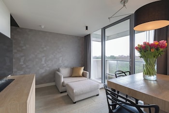 Suite, 1 King Bed, Corner