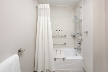 Room, 1 Queen Bed, Hearing Accessible (Mobility Accessible with Bathtub)