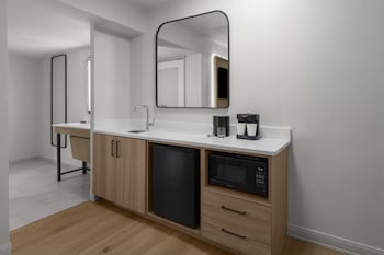 Suite, 2 Double Beds, Accessible, Bathtub