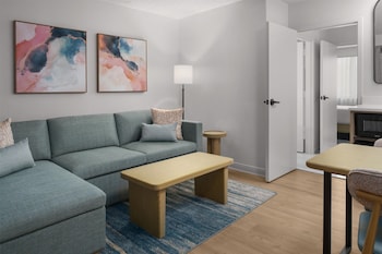 Suite, 1 King Bed with Sofa bed, Microwave (2 Rooms)