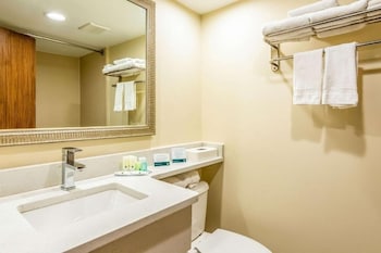 Standard Room, 1 King Bed, Patio