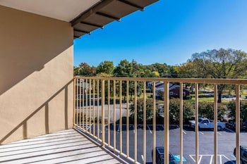 Standard Room, 1 King Bed, Patio